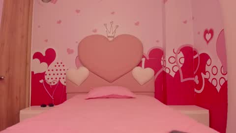 Snapshot of angelstonne_ chatting on February 18, 2025, 9:43 am Angel online show from February 18, 2025, 9:43 am