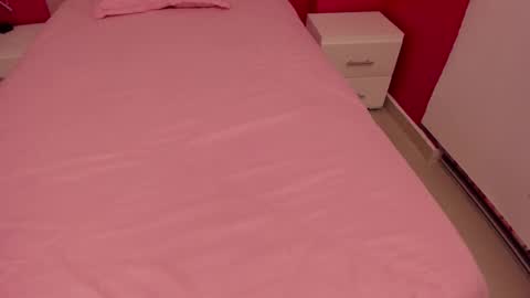 Snapshot of angelstonne_ chatting on February 25, 2025, 10:04 am Angel online show from February 25, 2025, 10:04 am