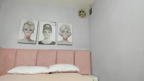 Snapshot of angelstonne_ chatting on March 6, 2025, 9:58 am Angel online show from March 6, 2025, 9:58 am