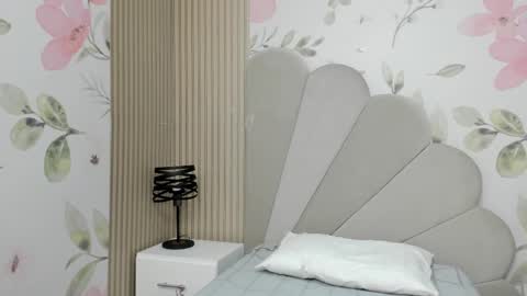 Snapshot of angelstonne_ chatting on March 7, 2025, 8:34 am Angel online show from March 7, 2025, 8:34 am