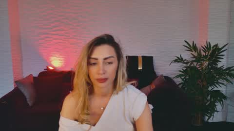 Snapshot of angelwoow chatting on April 24, 2026, 5:32 am Georgia online show from April 24, 2026, 5:32 am