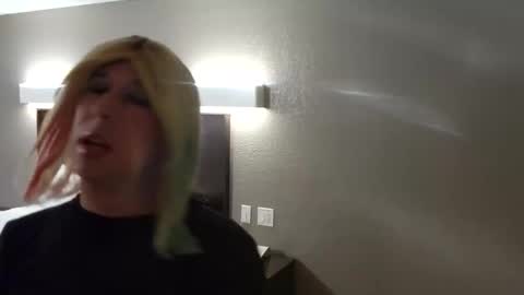 AngelxLondon online show from October 22, 2025, 12:33 am