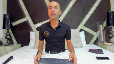Snapshot of anghel_stone chatting on February 5, 2025, 12:27 pm Anghel Stone online show from February 5, 2025, 12:27 pm