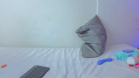 angi_lozano online show from December 16, 2025, 5:07 pm