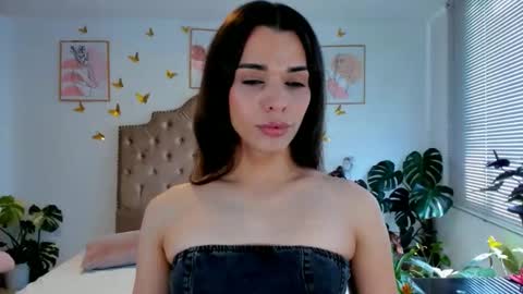 Anabella online show from April 22, 2026, 7:15 pm