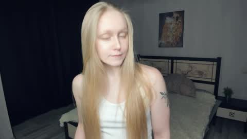 Snapshot of anhedney chatting on April 4, 2026, 7:33 pm Violet online show from April 4, 2026, 7:33 pm