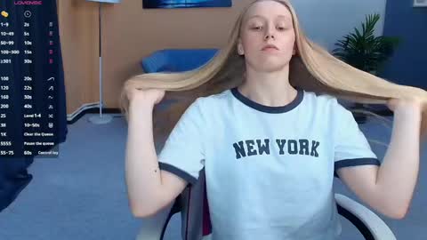 Snapshot of anhedney chatting on June 1, 2026, 8:49 am Violet online show from June 1, 2026, 8:49 am