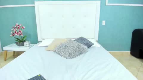 Ania online show from February 4, 2025, 8:49 pm