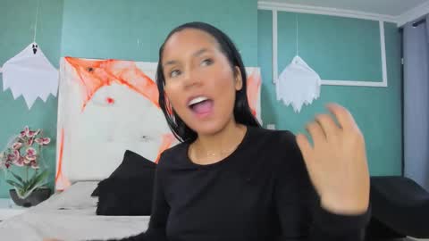 Ania online show from October 27, 2025, 1:48 pm