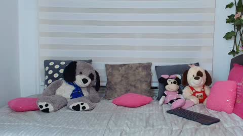 laura  online show from November 27, 2025, 1:18 am