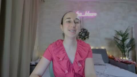 anikabloom online show from January 3, 2025, 5:28 am