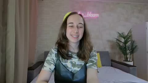 anikabloom online show from January 31, 2025, 8:12 pm