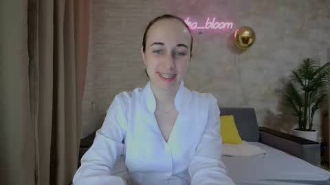 anikabloom online show from February 17, 2025, 11:09 pm