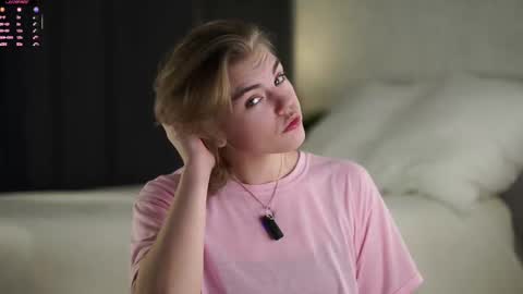 AnishaVivo online show from December 16, 2025, 12:21 pm