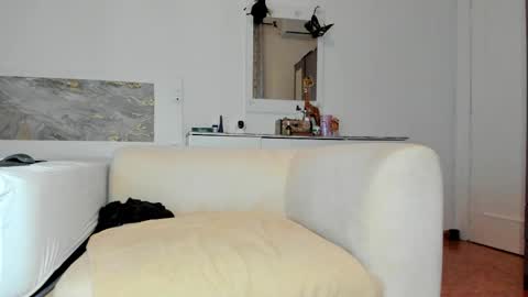 Luna online show from April 9, 2026, 6:19 am