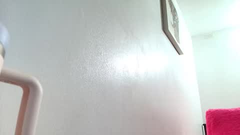 ana independent model online show from November 4, 2025, 8:02 am