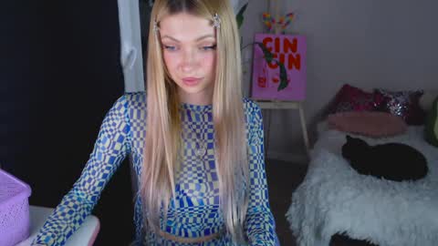 anita_moon_ online show from April 9, 2026, 6:13 pm