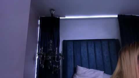 Anittatoro  online show from November 16, 2025, 6:02 pm