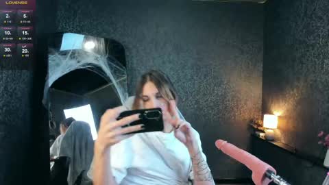 Snapshot of anjella_botton chatting on May 2, 2026, 6:35 pm Angel online show from May 2, 2026, 6:35 pm