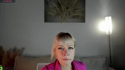 ann_annise online show from May 17, 2026, 12:52 am