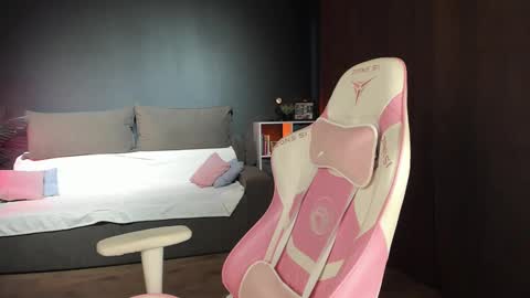 AnnaThe next stream is tomorrow online show from February 14, 2025, 10:07 am