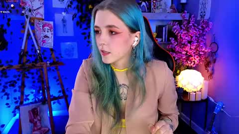 Violett online show from March 12, 2025, 4:46 pm