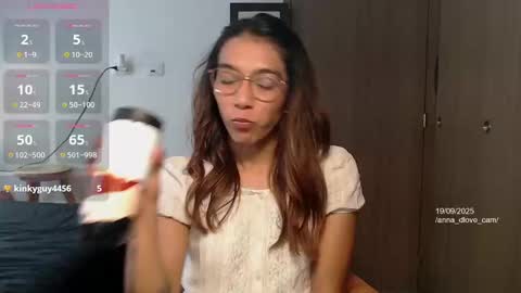 Anna online show from September 19, 2025, 3:45 pm