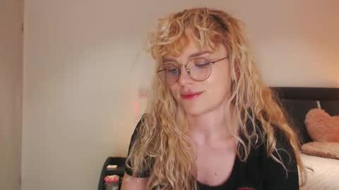 annaevv online show from February 19, 2026, 4:19 am