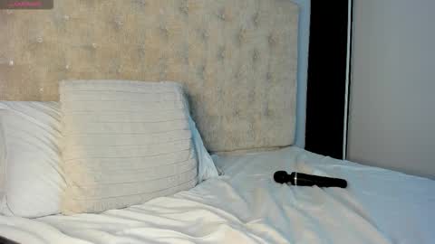 Snapshot of annalandry chatting on October 1, 2025, 7:36 am Anna Landry online show from October 1, 2025, 7:36 am