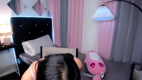 Snapshot of annalolaxoxo chatting on January 22, 2025, 2:35 pm AshyElliston online show from January 22, 2025, 2:35 pm