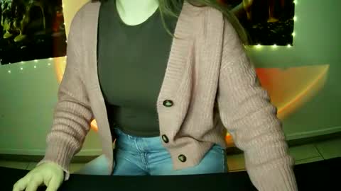 Bella online show from September 23, 2025, 10:07 am