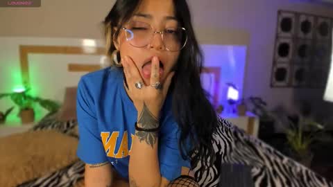 anne_cherrydh online show from September 23, 2025, 2:03 am