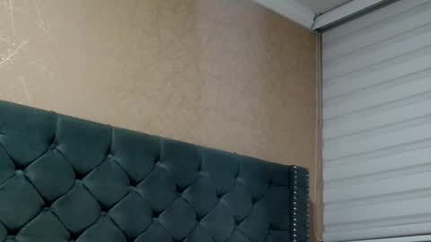 Snapshot of anne_julienne chatting on February 15, 2026, 11:01 pm online show from February 15, 2026, 11:01 pm