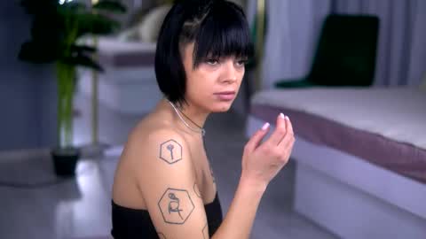 Snapshot of annefaris chatting on December 19, 2025, 5:03 am Anne online show from December 19, 2025, 5:03 am