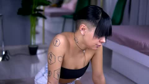 Snapshot of annefaris chatting on January 6, 2026, 5:33 am Anne online show from January 6, 2026, 5:33 am