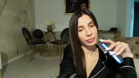 AnneHotxxx online show from April 7, 2026, 8:09 pm