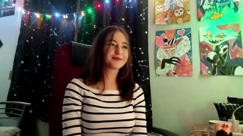 Lia online show from December 5, 2025, 4:36 pm