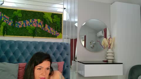 Snapshot of annerey chatting on May 1, 2026, 7:24 am Anne Rey online show from May 1, 2026, 7:24 am