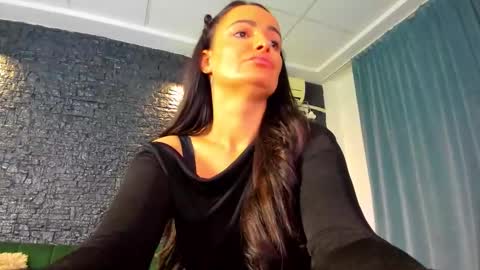 annesins online show from October 25, 2025, 7:30 pm