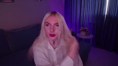 Snapshot of annetenet chatting on September 18, 2025, 9:00 am Annet online show from September 18, 2025, 9:00 am