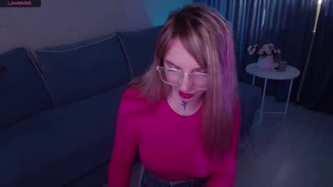 Snapshot of annetenet chatting on October 5, 2025, 8:12 am Annet online show from October 5, 2025, 8:12 am