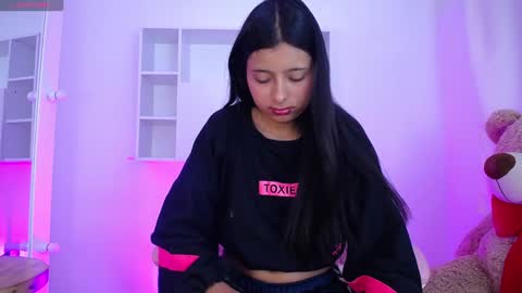 Anni online show from January 31, 2025, 10:31 am