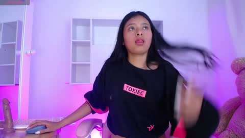 Anni online show from January 31, 2025, 1:34 pm