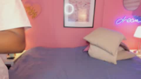 Snapshot of annia_dh chatting on October 1, 2025, 6:58 pm annia online show from October 1, 2025, 6:58 pm