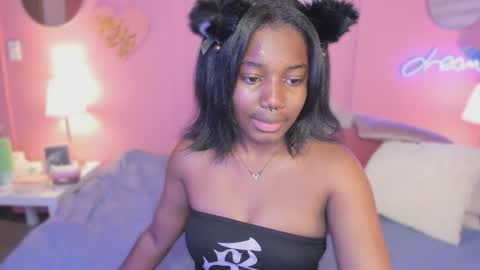 Snapshot of annia_dh chatting on October 7, 2025, 7:44 pm annia online show from October 7, 2025, 7:44 pm