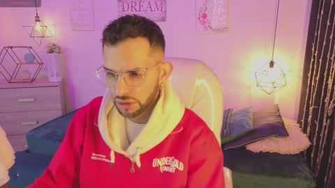 Annie And Ryan  online show from February 1, 2026, 4:44 am