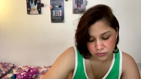 Snapshot of annie_catt_ chatting on December 6, 2024, 7:12 pm Annie online show from December 6, 2024, 7:12 pm