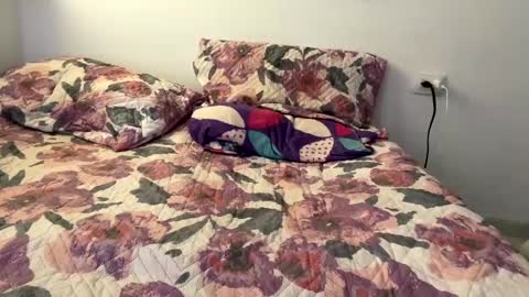 Snapshot of annie_catt_ chatting on December 17, 2024, 7:48 pm Annie online show from December 17, 2024, 7:48 pm