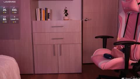 Snapshot of annie_evans24 chatting on March 4, 2025, 5:42 am Annie Evans online show from March 4, 2025, 5:42 am