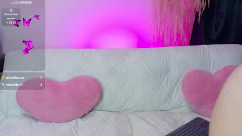 Snapshot of annie_loff chatting on March 19, 2026, 11:42 pm annie_loff online show from March 19, 2026, 11:42 pm